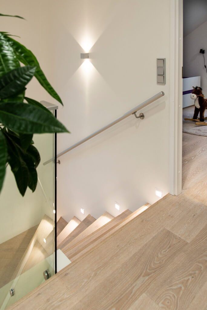 LED Store-logotyp på en grön bakgrund på en vit kvadrat, optimerad för SEO för LED-belysningsbutiker.