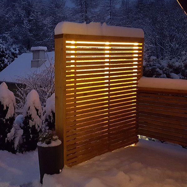Indirekt atmosfäriskt ljus på en yttervägg. Ledstore.fi