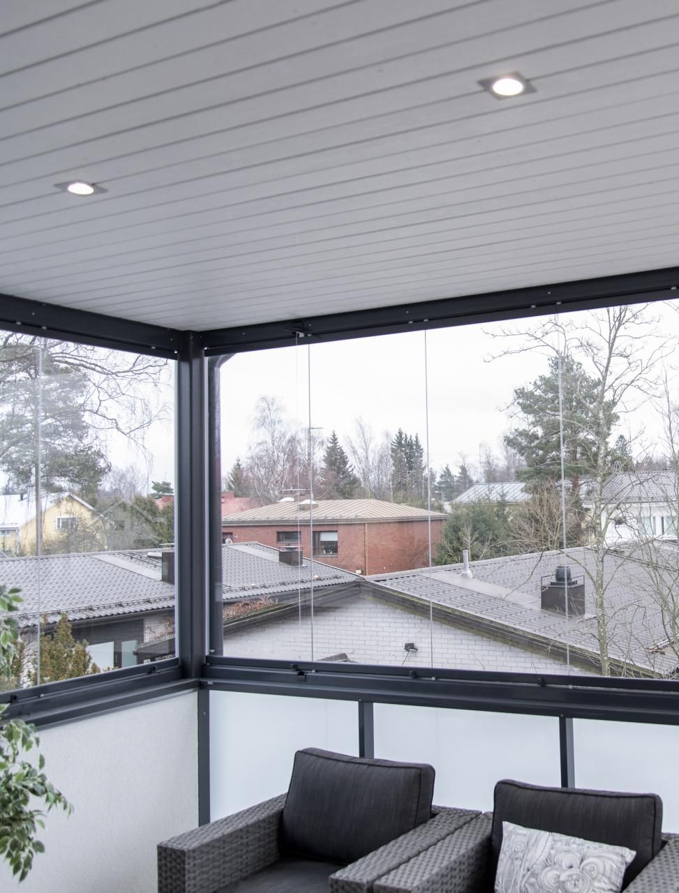 LED STORE-logotyp: fet vit "LED STORE"-text på grön bakgrund i mitten av en vit kvadrat. Idealisk för miljövänliga belysningslösningar.