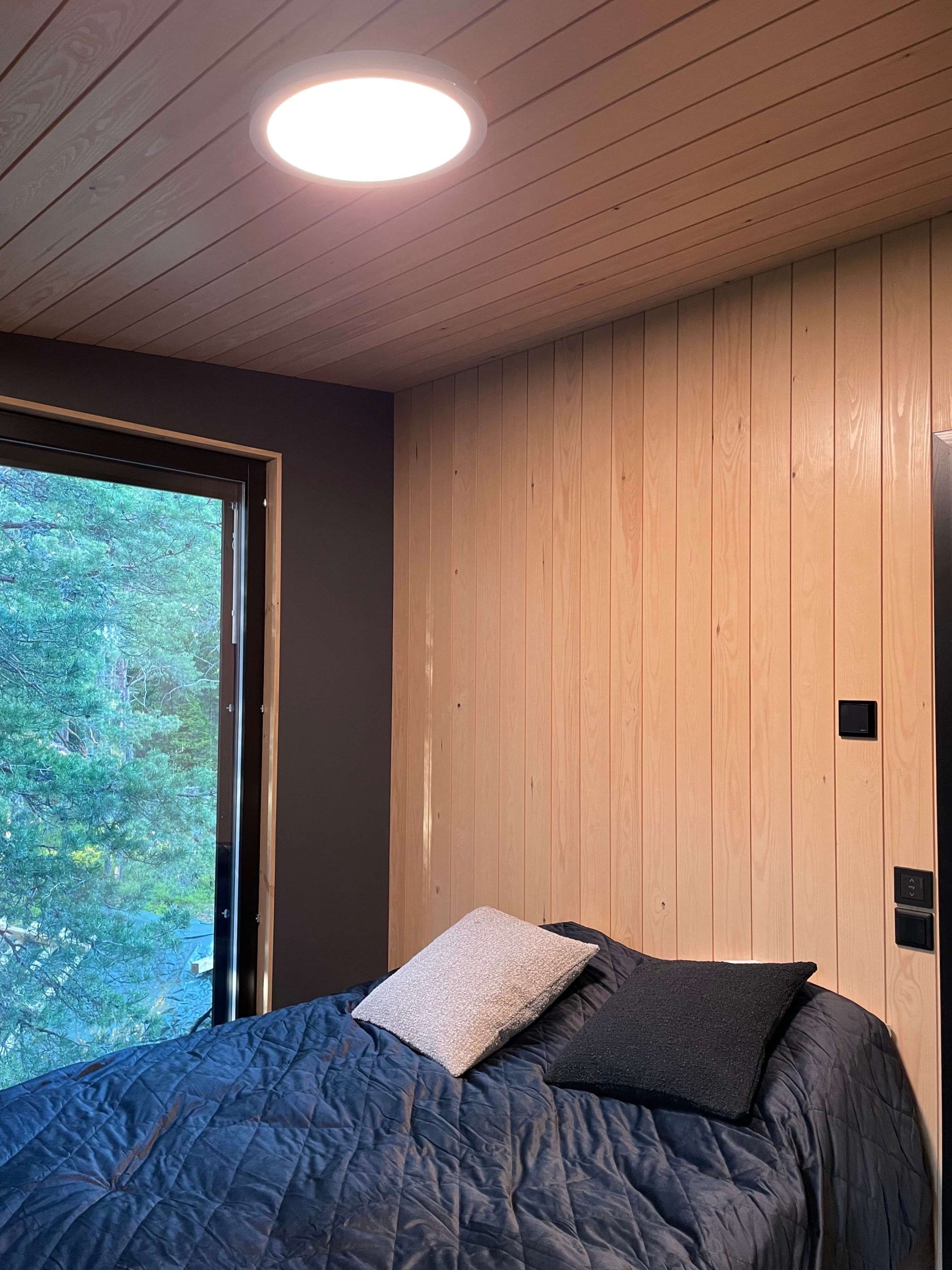 Plafond280 grund ytmonterad allmän belysning.