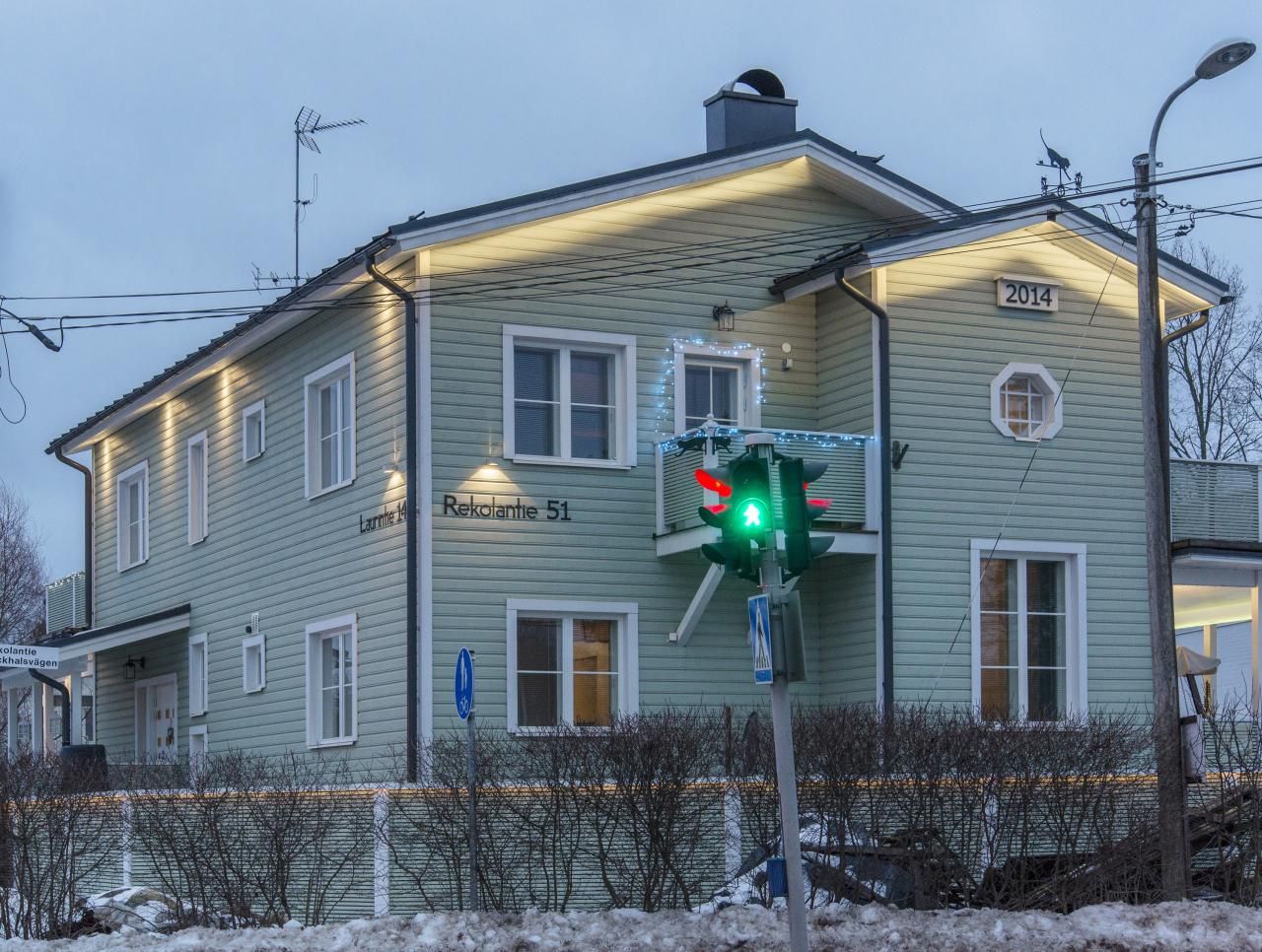 Grön bakgrund med en vit fyrkant i mitten med den vita texten "LED STORE" i fet vit stil.