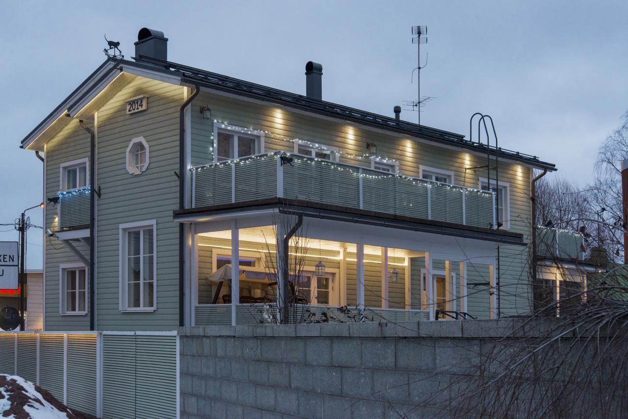 LED STORE-skylt med vita versaler på grön bakgrund och en vit fyrkant som representerar varumärket LED lighting store.