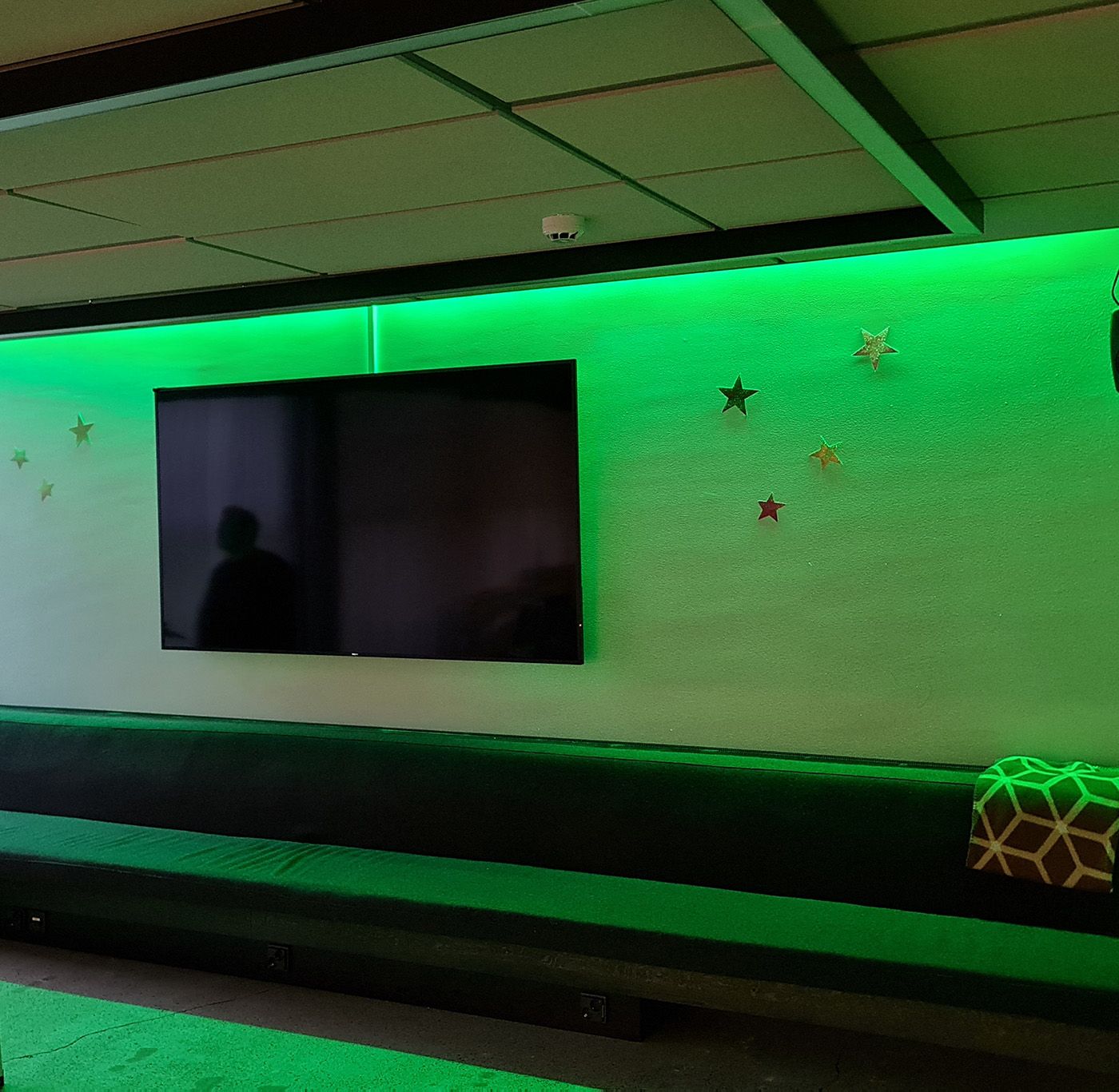 Tapiola Church RGB-belysning från ledstore.fi