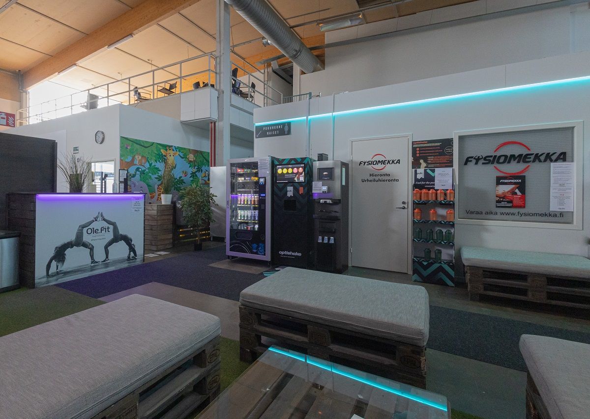 Ole.Fit Belysning av receptionshallen i Gate Park med RGB-ledlist.